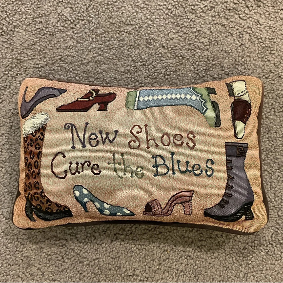 NEW Vintage ‘New Shoes Cure The Blues’ Vintage Decorative Bed Chair Dress Pillow - Picture 2 of 6
